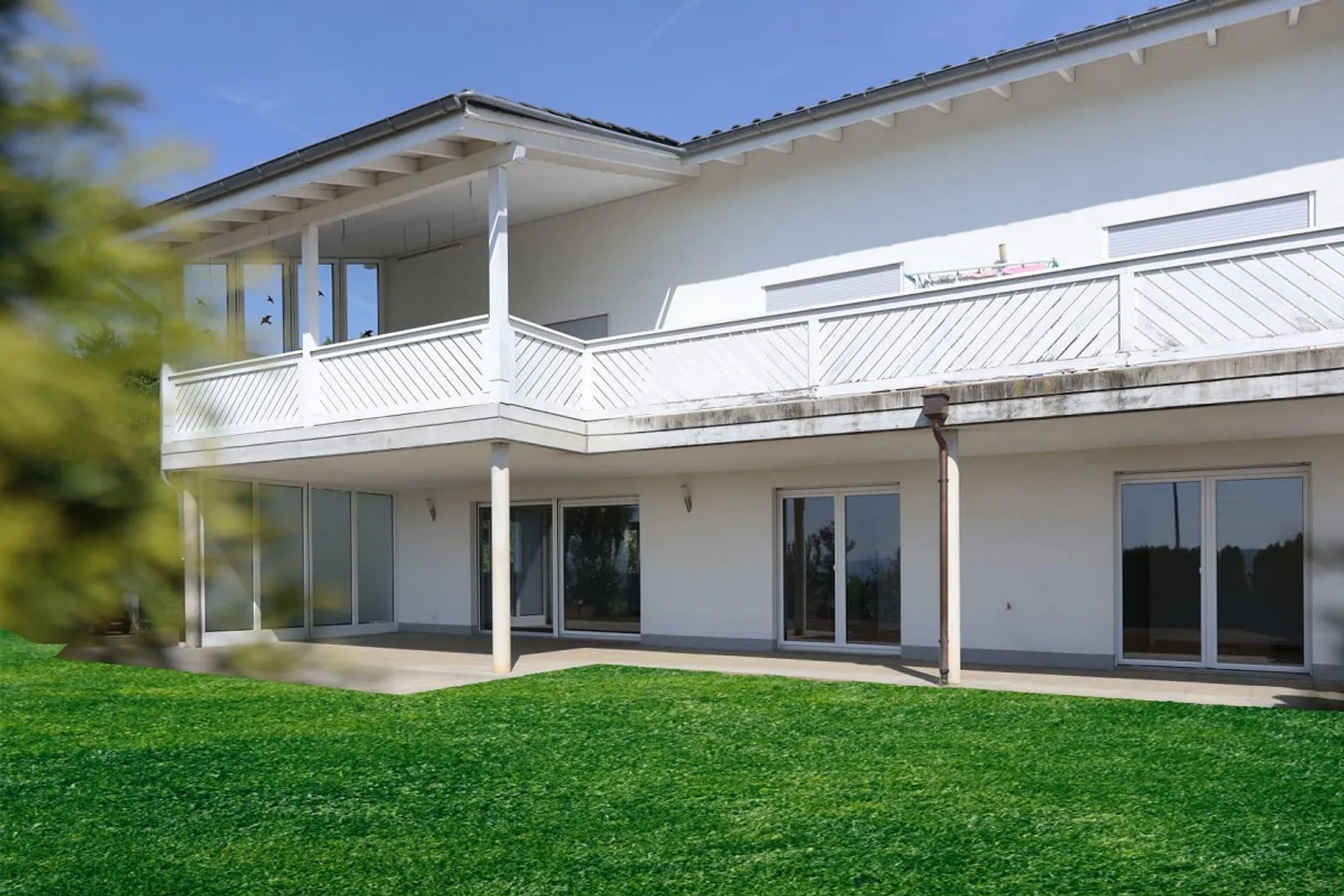 Ampia casa bifamiliare con 366 m² di superficie abitabile e panorama alpino - Foto 1 di 15