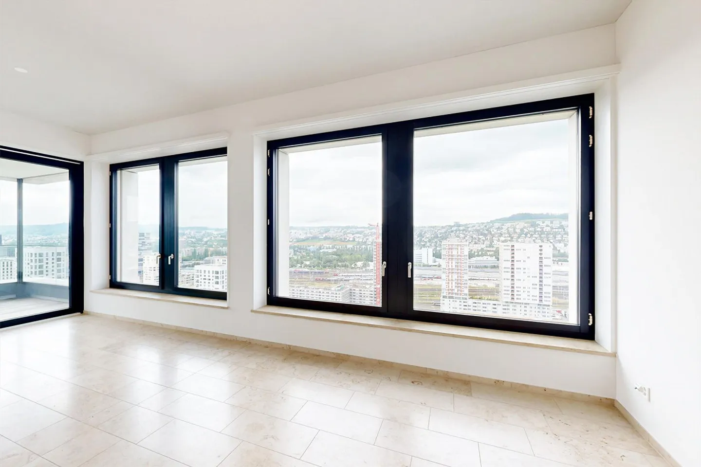 Modernes Apartment mit Stadtblick - Foto 2 von 8