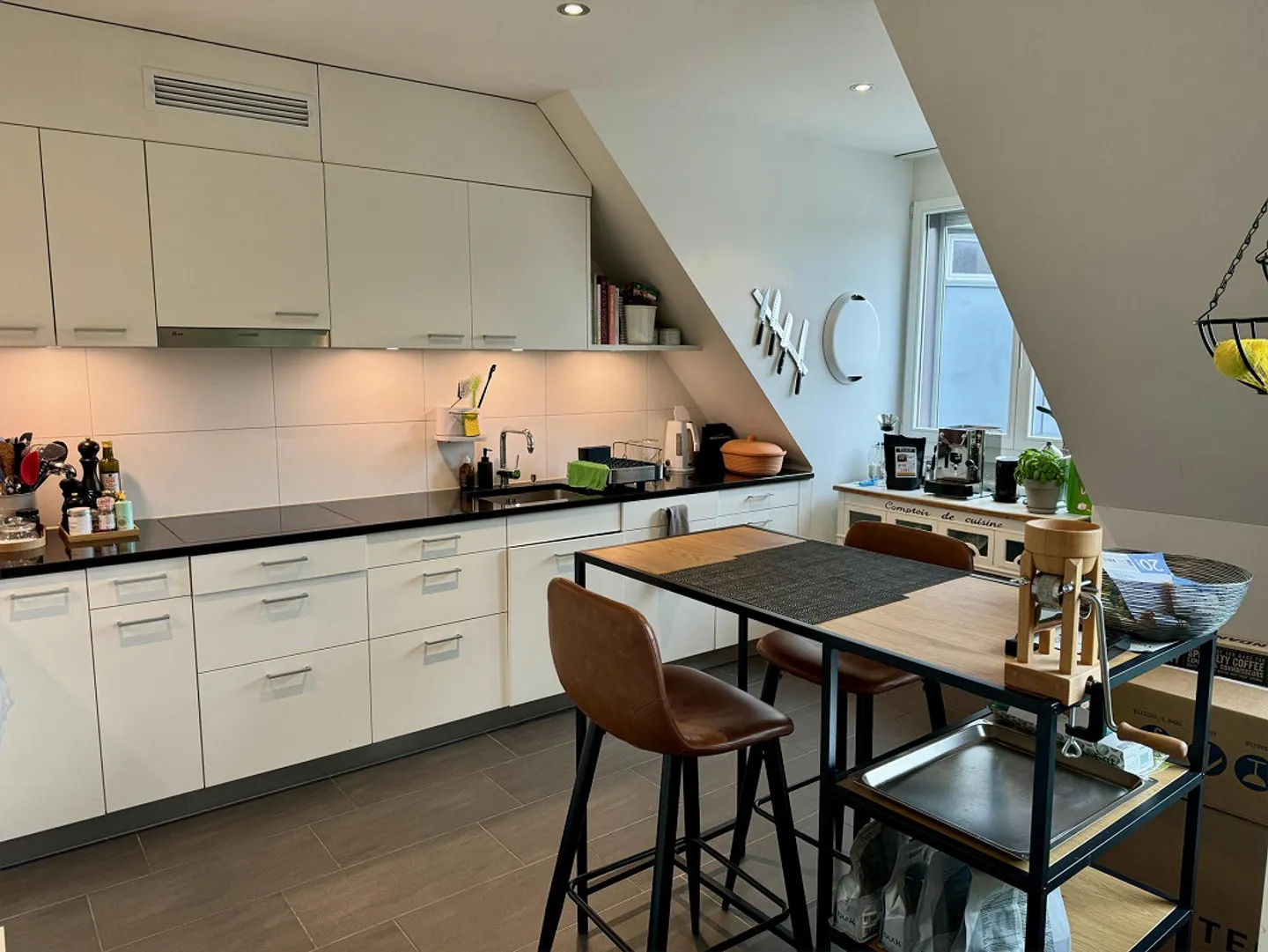 Magnifique appartement en duplex de 3,5 pièces dans un emplacement central - Photo 3 sur 13
