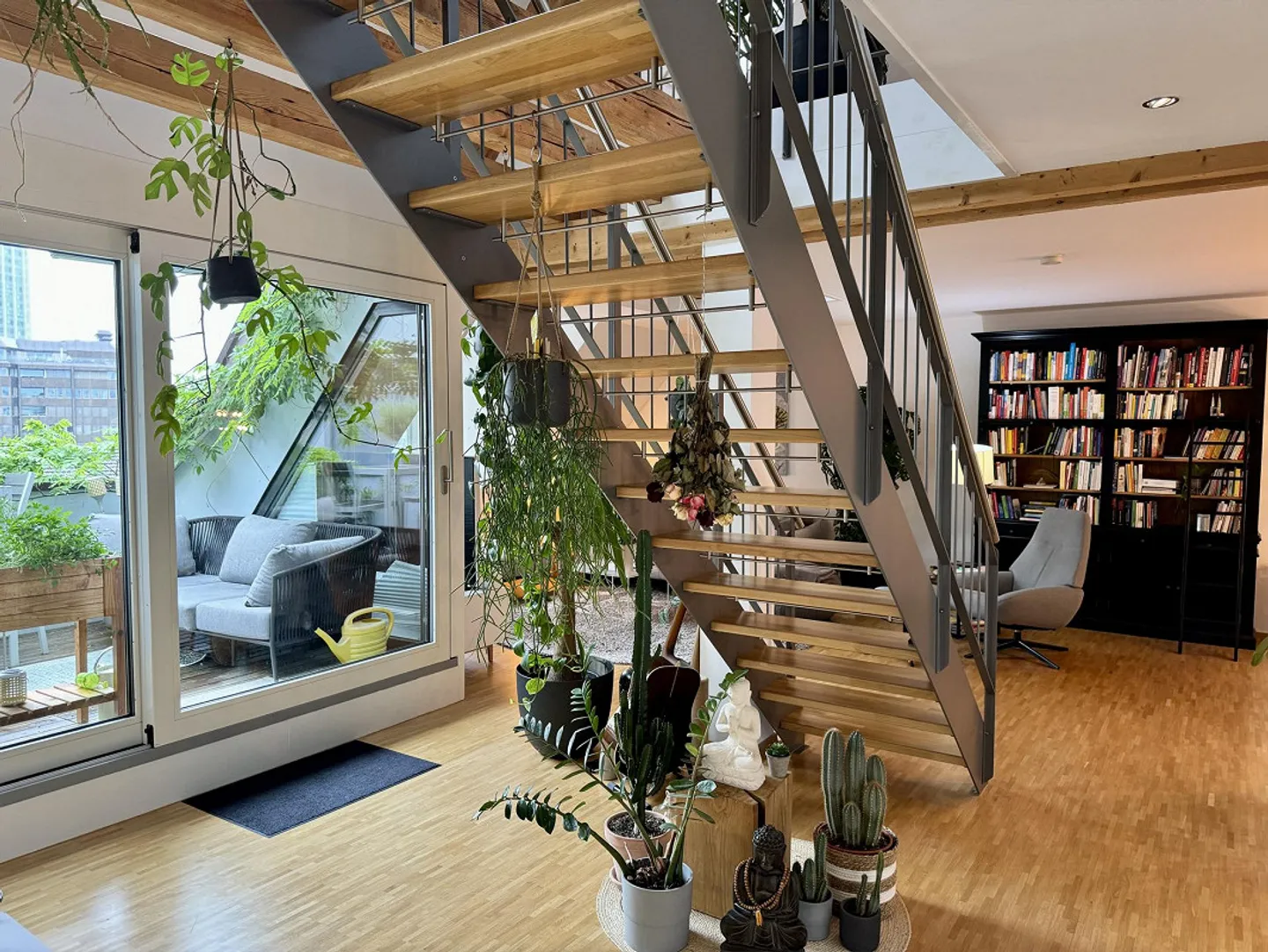 Magnifique appartement en duplex de 3,5 pièces dans un emplacement central - Photo 7 sur 13