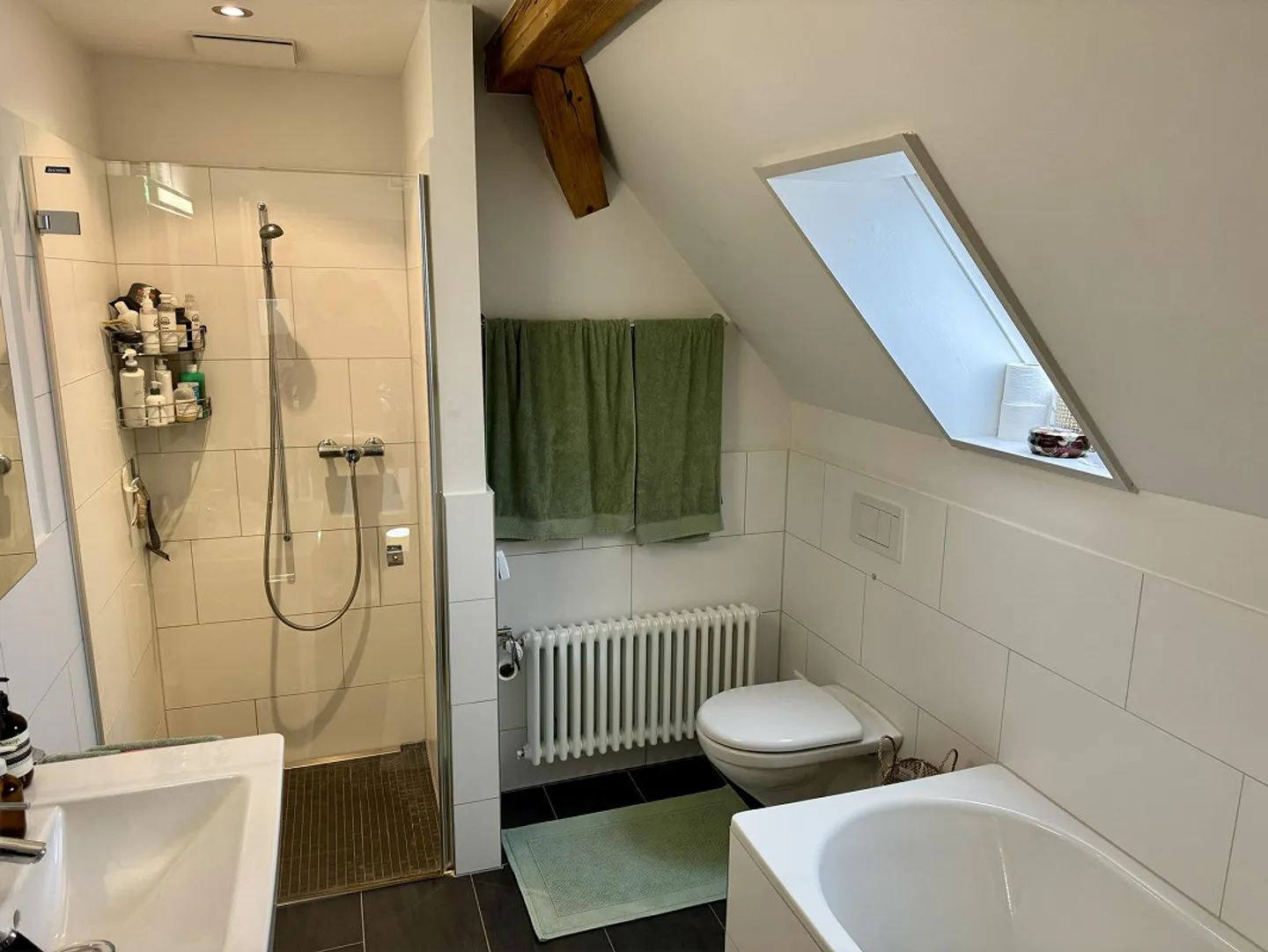 Magnifique appartement en duplex de 3,5 pièces dans un emplacement central - Photo 9 sur 13