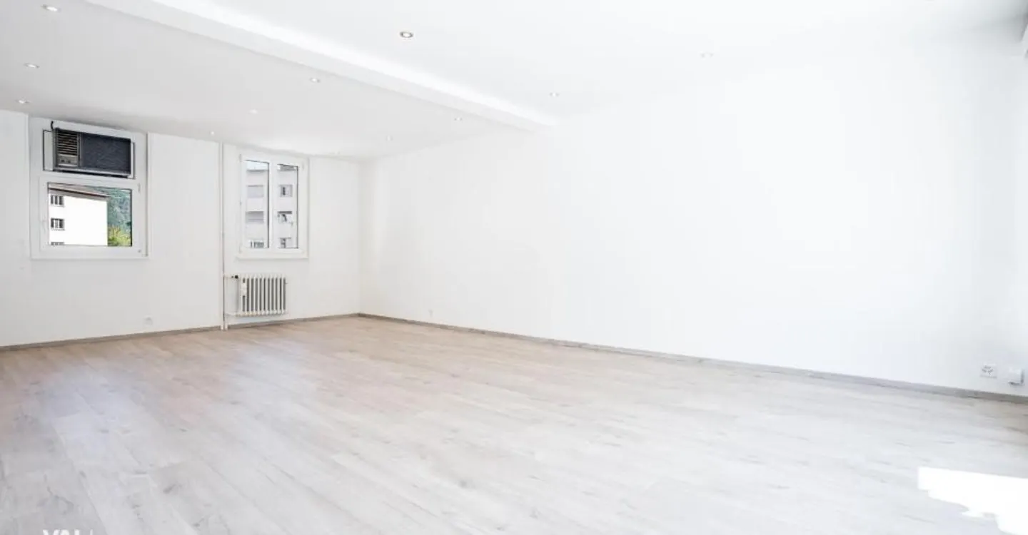 Versatile commercial space, offices, light, visibility - Photo 4 of 10