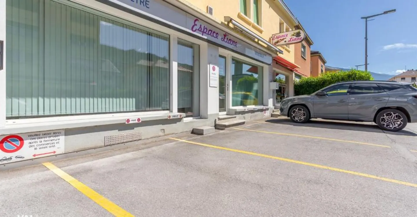 Versatile commercial space, offices, light, visibility - Photo 9 of 10