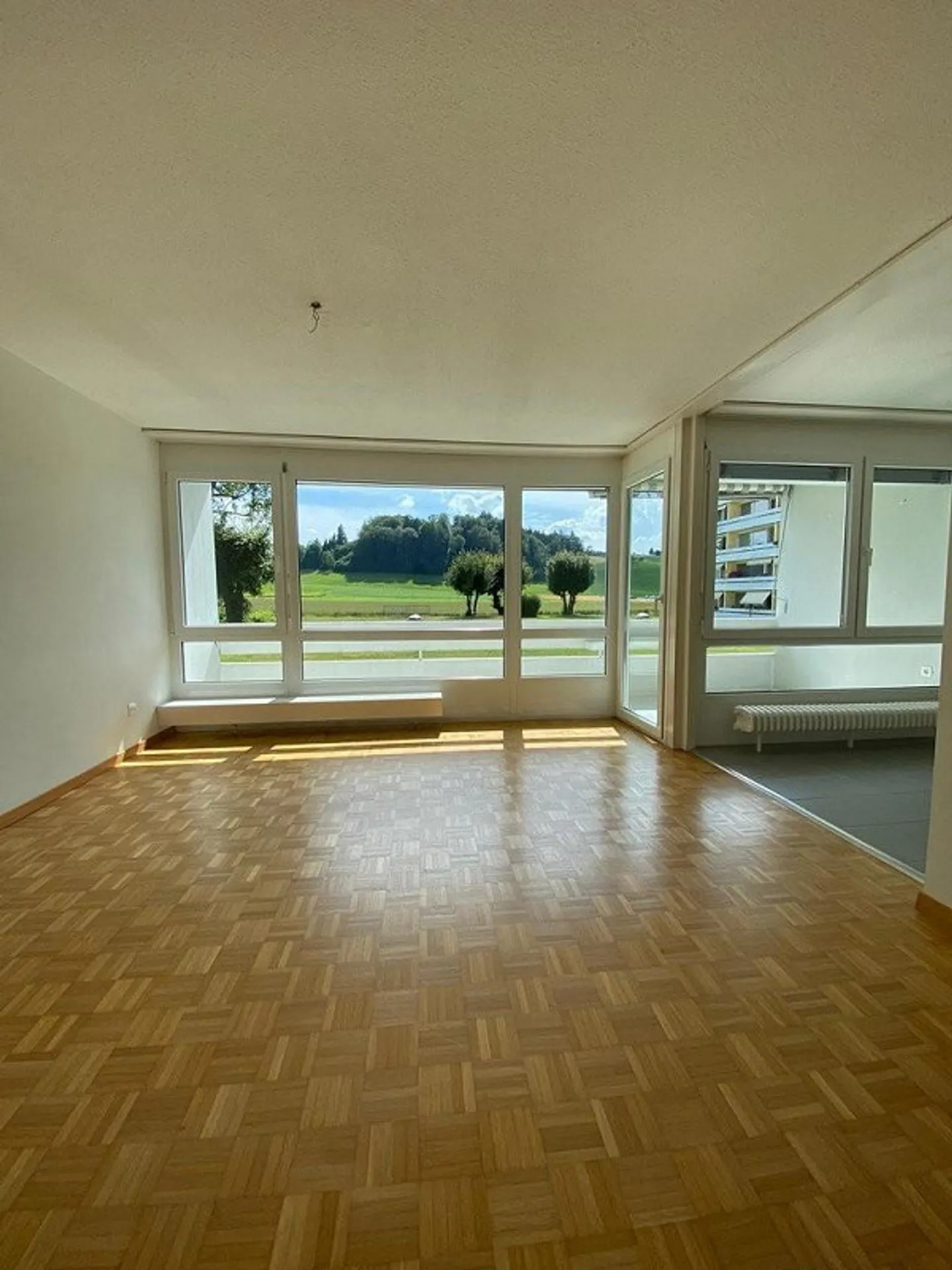 APPARTAMENTO MODERNO 3.5 STANZE IN AFFITTO A WORB! - Foto 4 di 9