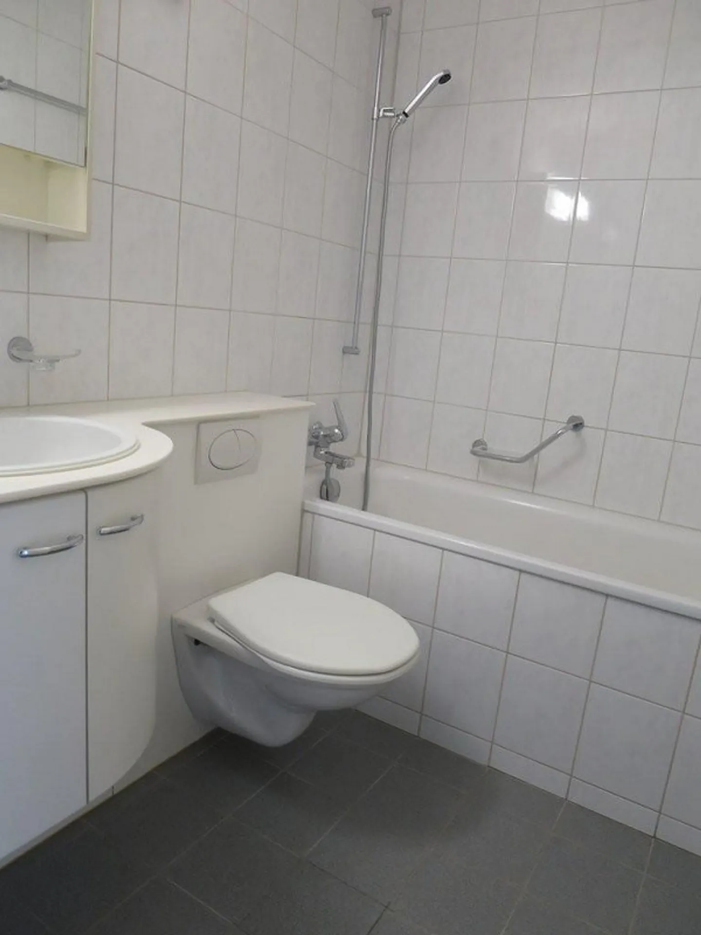 APPARTAMENTO MODERNO 3.5 STANZE IN AFFITTO A WORB! - Foto 8 di 9