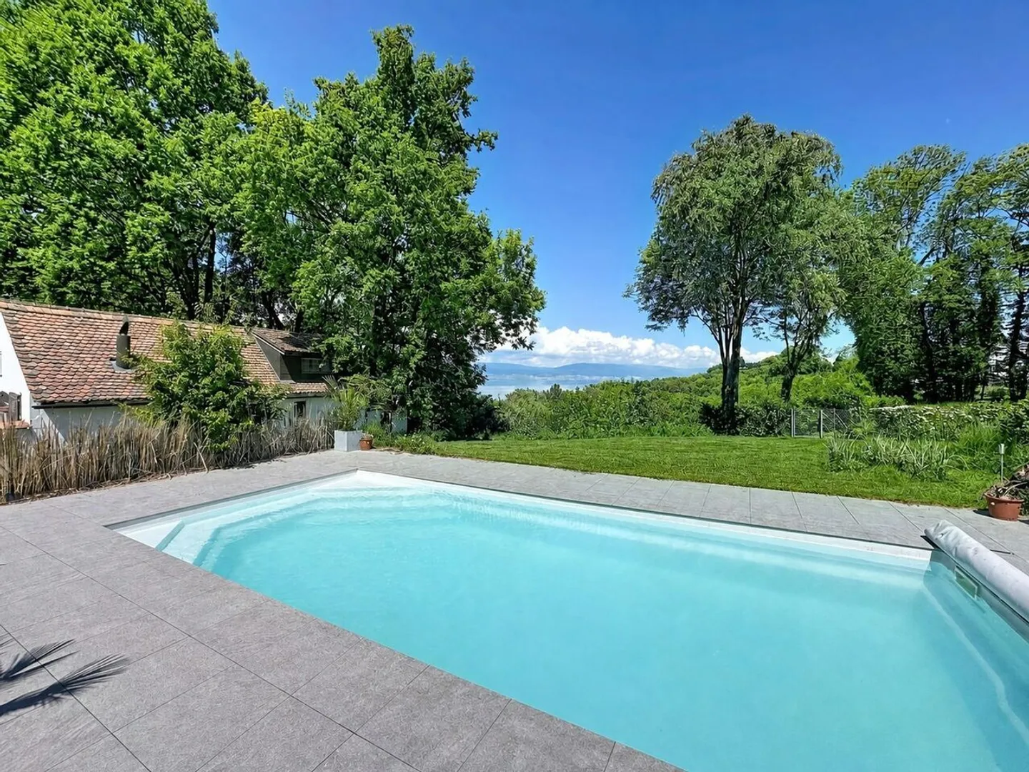 Wunderschöne 4,5-Zimmer-Villa mit Pool und Seeblick - Foto 4 von 20