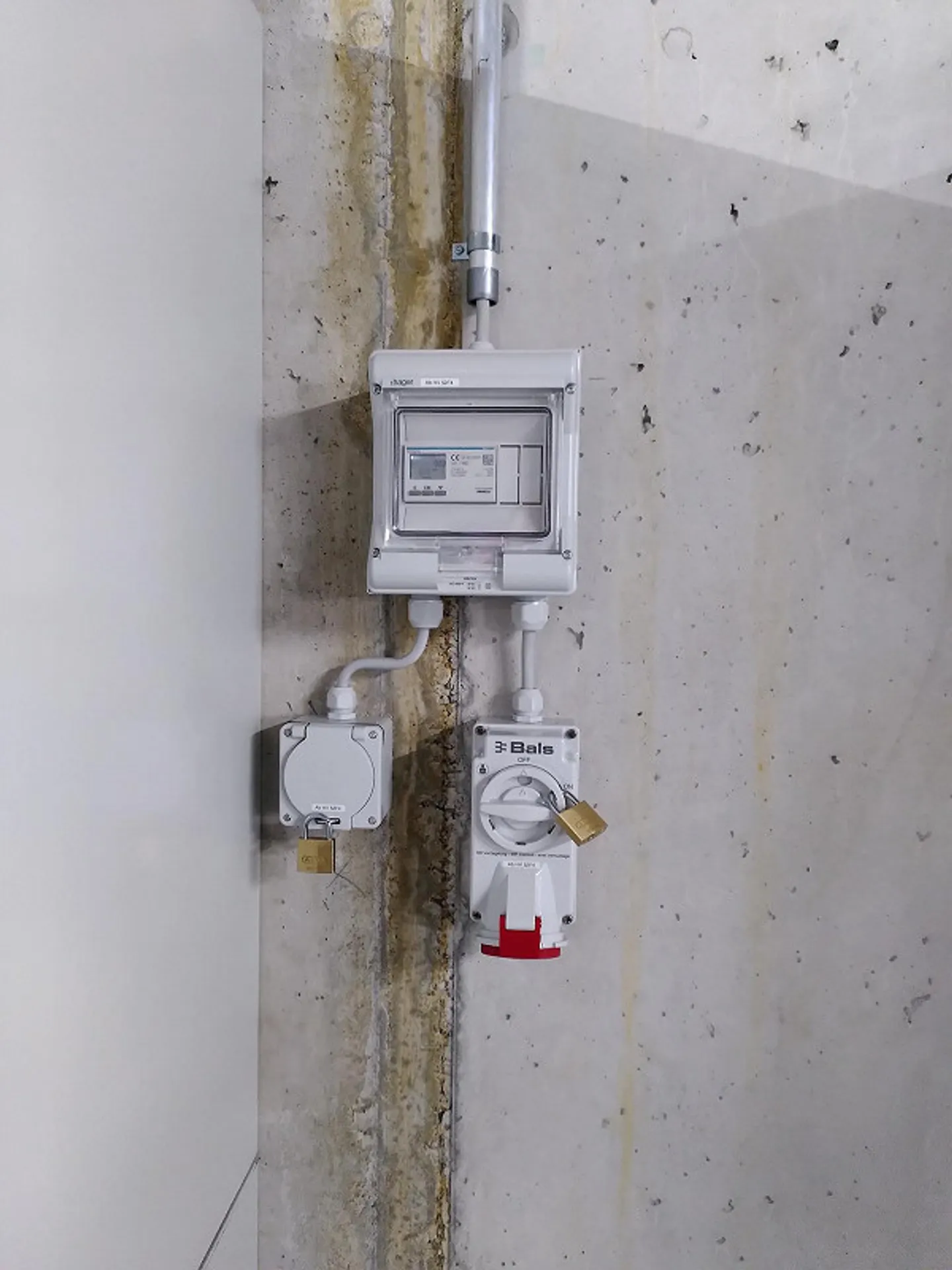 OPPORTUNITÉ D'AJUSTEMENT ESPACE GARAGE, 6005 LUCERNE - Photo 2 sur 3