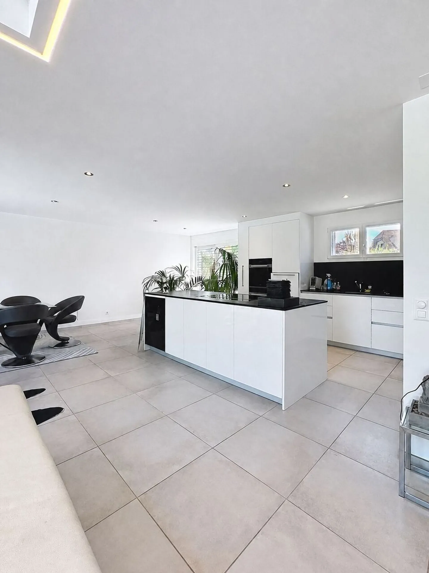 Wunderschöne 4,5-Zimmer-Villa mit Pool und Seeblick - Foto 8 von 20