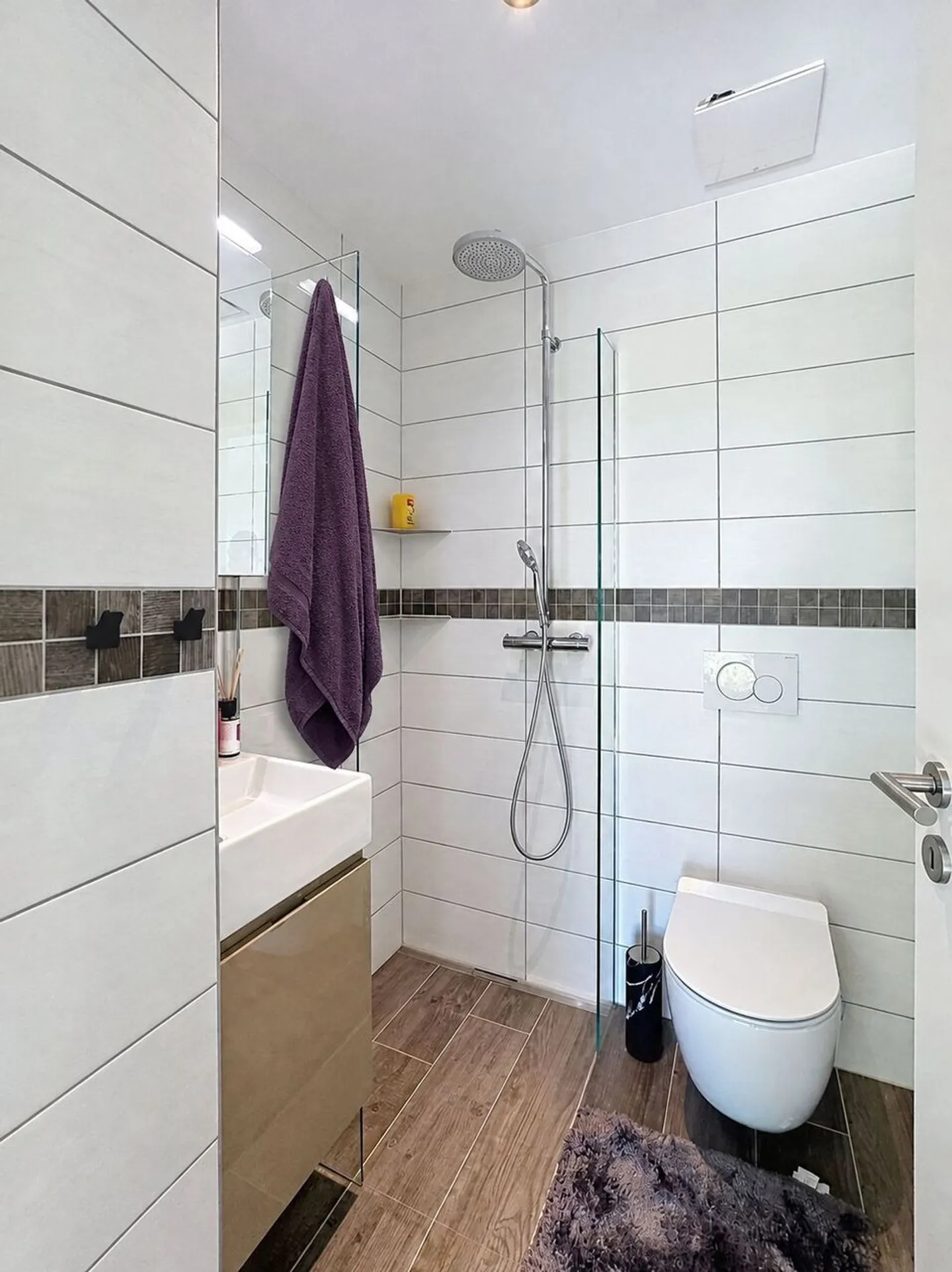Wunderschöne 4,5-Zimmer-Villa mit Pool und Seeblick - Foto 18 von 20