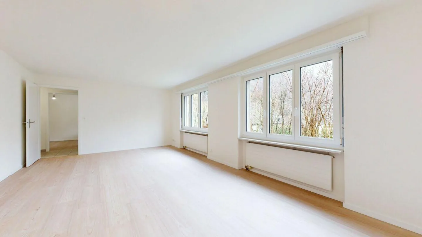 Modern Apartment with Garden - Photo 3 of 16