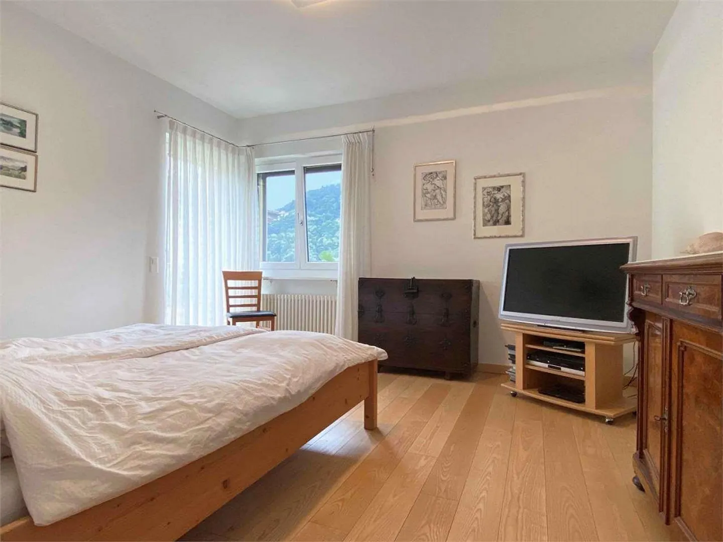 Großes, gepflegtes, geräumiges Haus inmitten des Grüns! - Foto 7 von 13