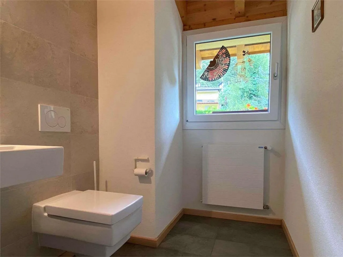 Großes, gepflegtes, geräumiges Haus inmitten des Grüns! - Foto 10 von 13