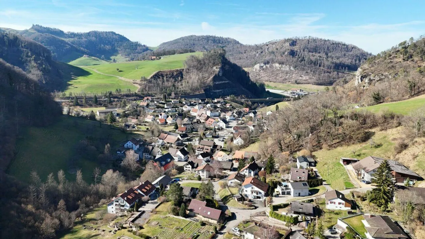 Modern Apartment with Garden - Photo 16 of 16