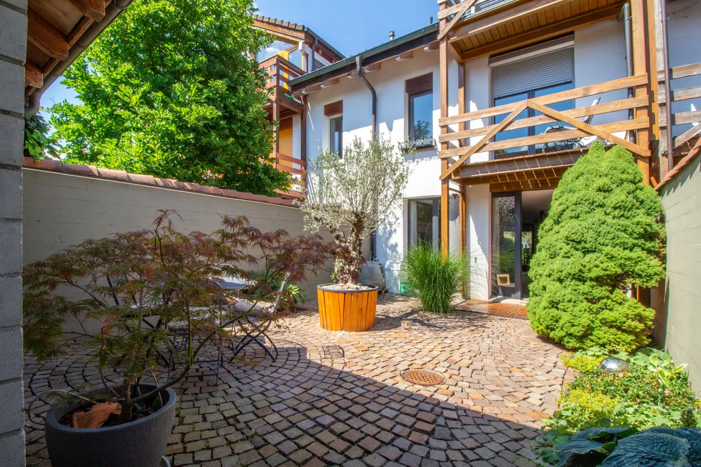 Maison individuelle en rangée de 5,5 pièces rénovée et conviviale pour les familles - Photo 1 sur 30