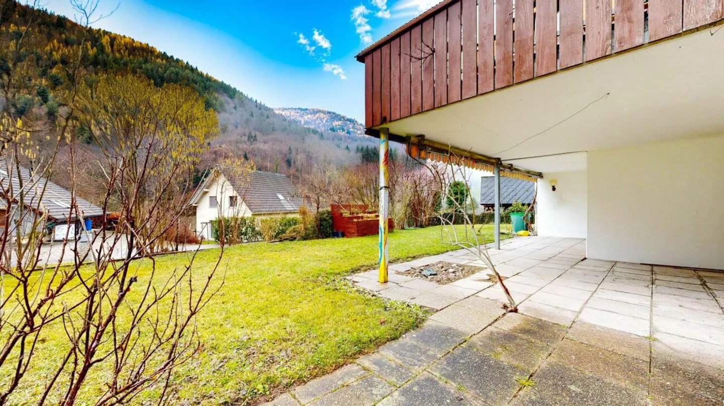 Modern Apartment with Garden - Photo 13 of 16