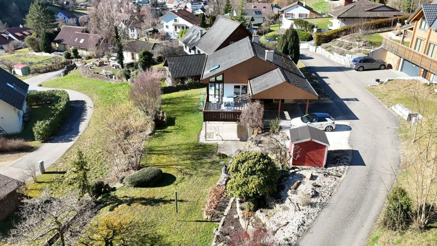 Modern Apartment with Garden - Photo 14 of 16