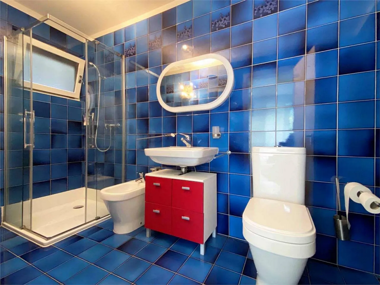 Großes, gepflegtes, geräumiges Haus inmitten des Grüns! - Foto 11 von 13