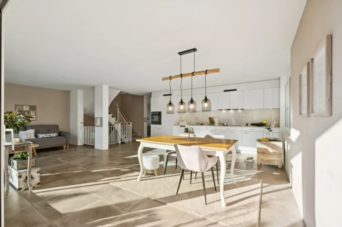 VILLA BIFAMILIARE QUASI NUOVA NELLA REGIONE VINICOLA DI ZURIGO - Foto 1 di 8