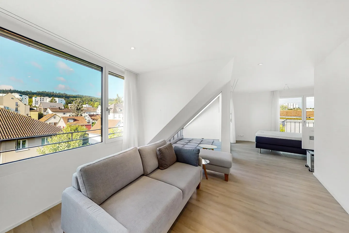Modern 1.5-Room Apartment - Photo 2 of 10
