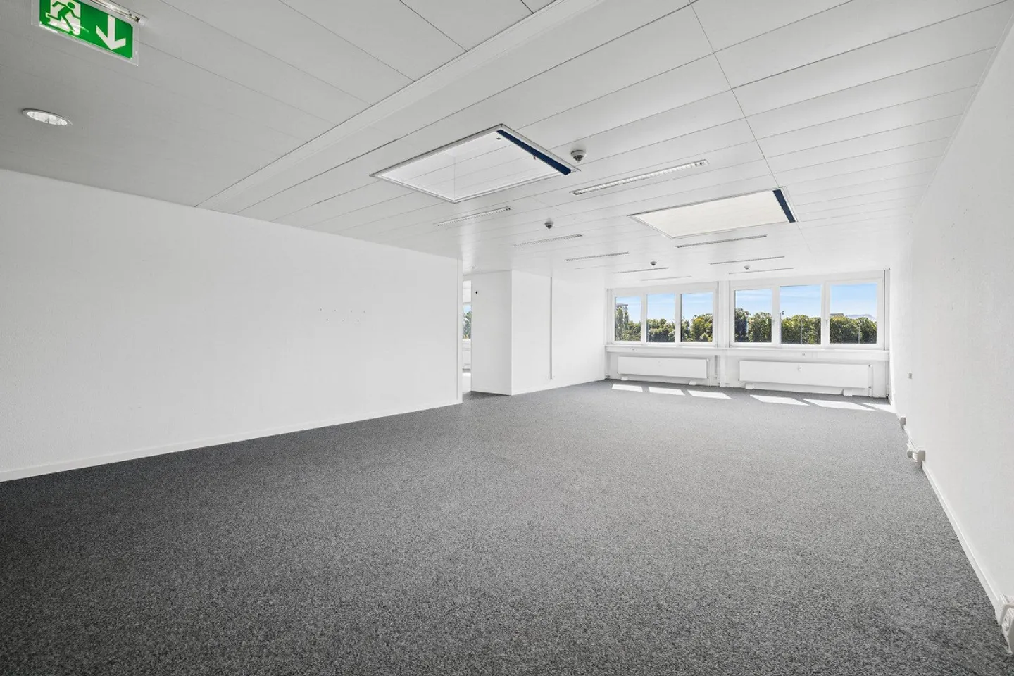 Espaces de bureau flexibles avec atrium à Allschwil, 420 à 946m² - Photo 4 sur 7