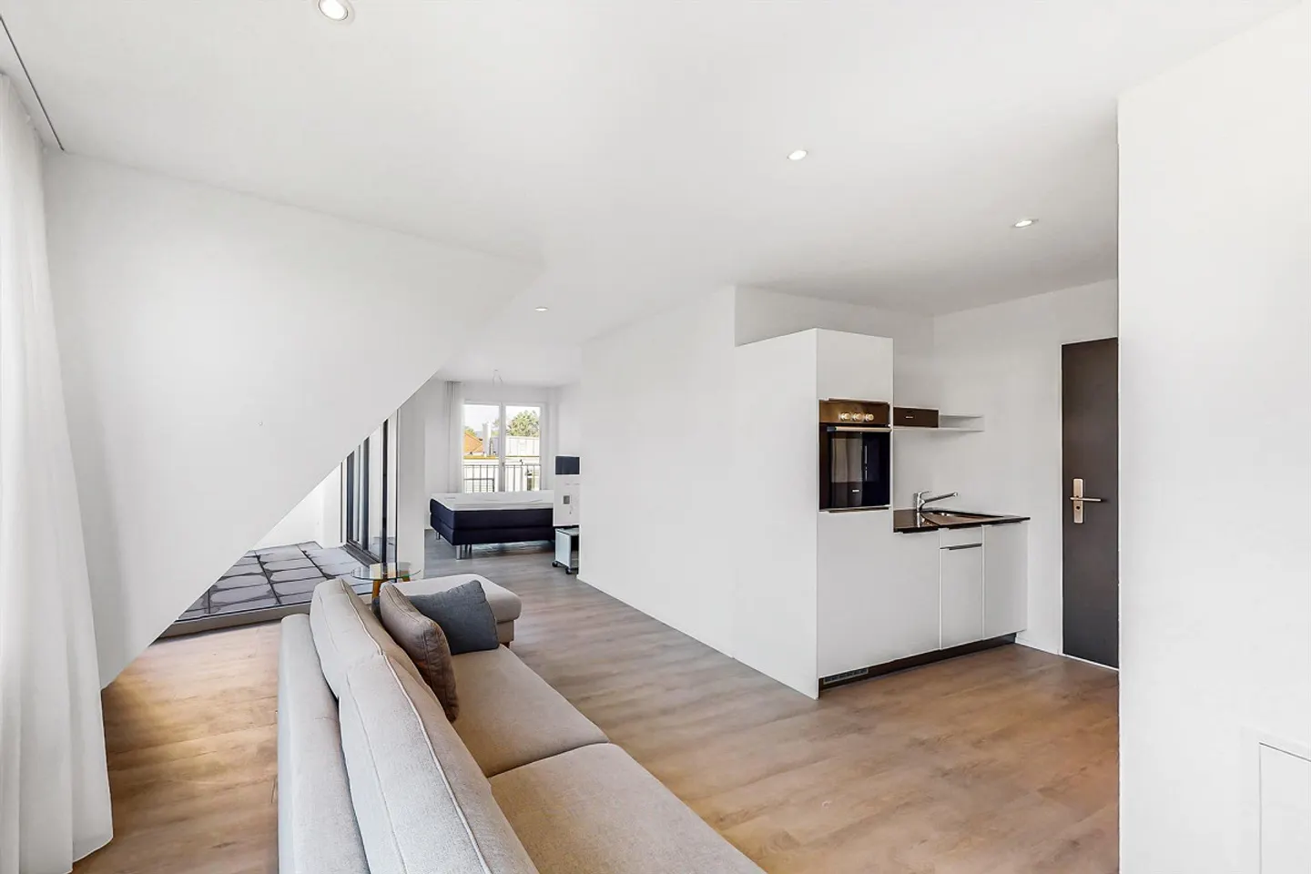 Modern 1.5-Room Apartment - Photo 3 of 10