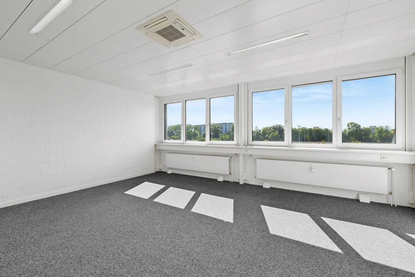 Espaces de bureau flexibles avec atrium à Allschwil, 420 à 946m² - Photo 5 sur 7