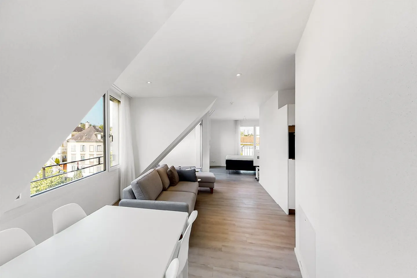 Modern 1.5-Room Apartment - Photo 4 of 10
