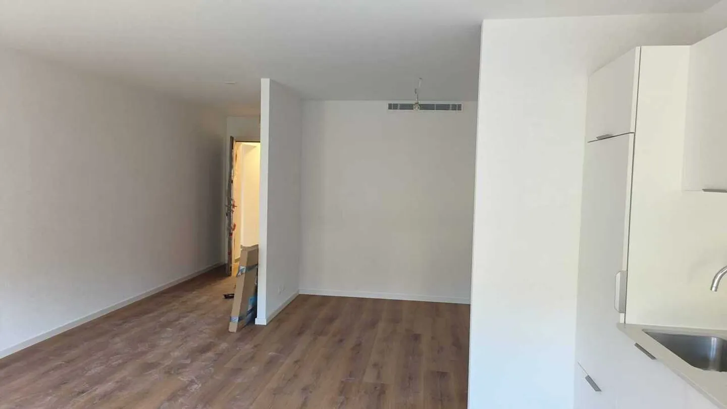 Modern Studio with Terrace - Photo 3 of 15