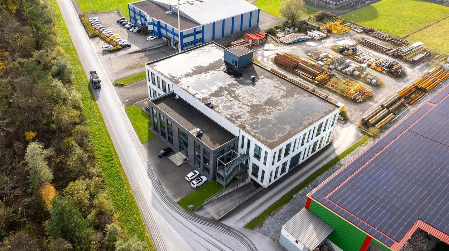 Propriété commerciale avec un potentiel d'utilisation polyvalent - Sennwald - Photo 2 sur 10