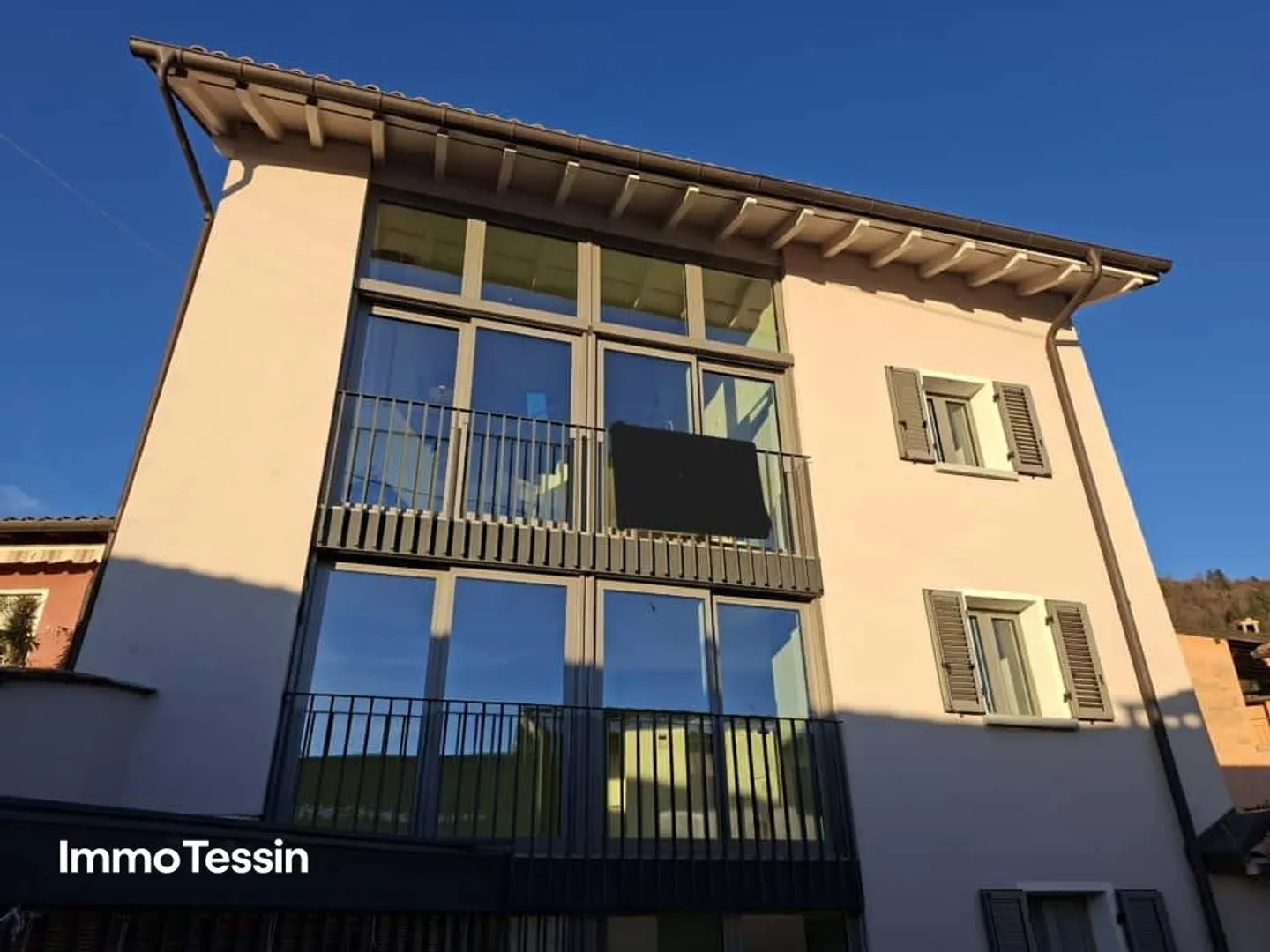 RENTAL: Elegant, luxuriously renovated multi-family house with 3 apartments in a sunny and quiet panoramic location - Photo 3 of 13