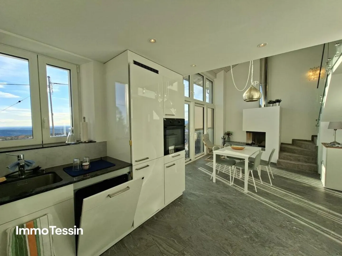 RENTAL: Elegant, luxuriously renovated multi-family house with 3 apartments in a sunny and quiet panoramic location - Photo 7 of 13