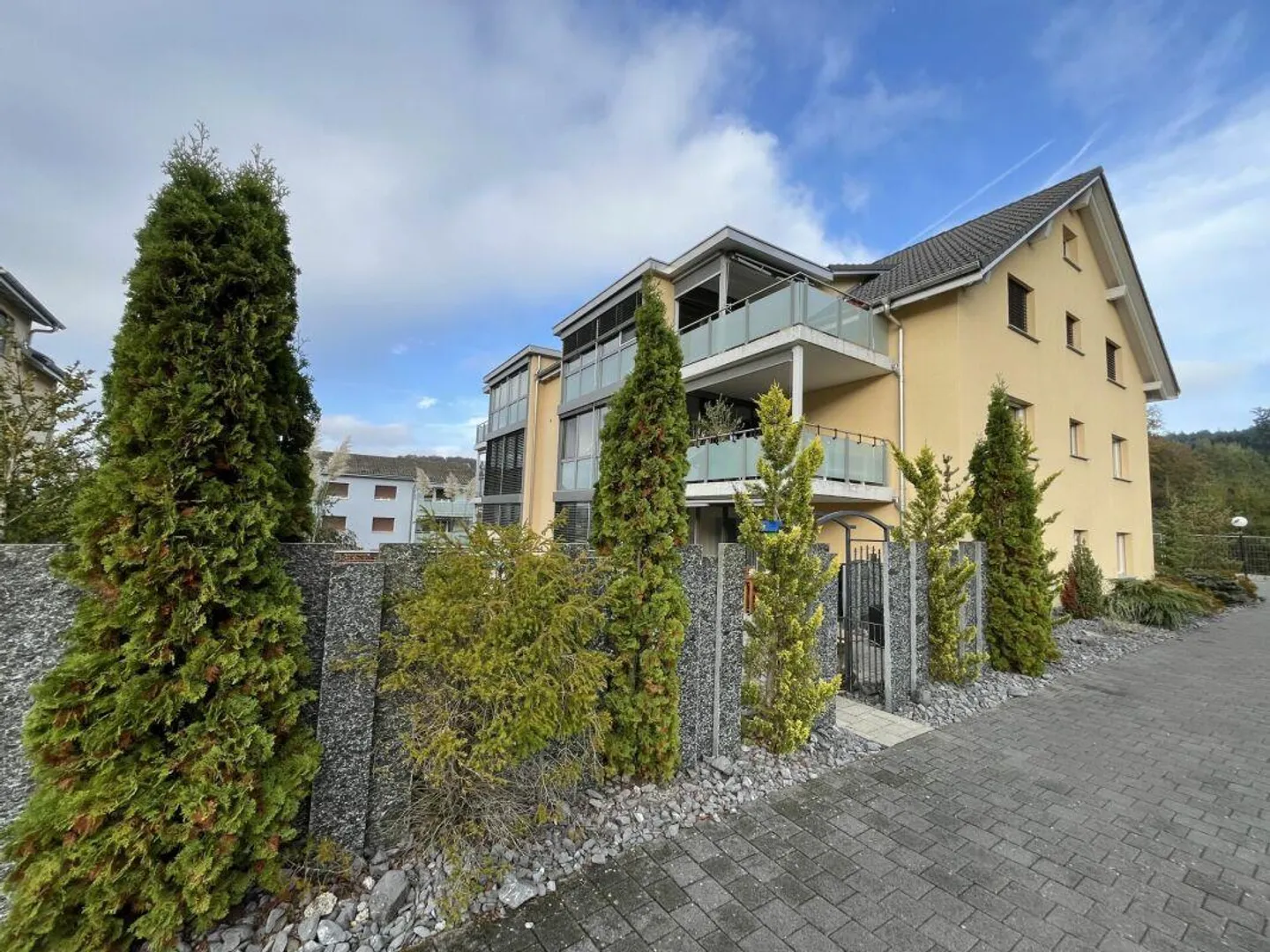 Appartement en attique spacieux de 4,5 pièces avec galerie et chambre supplémentaire - Photo 1 sur 10