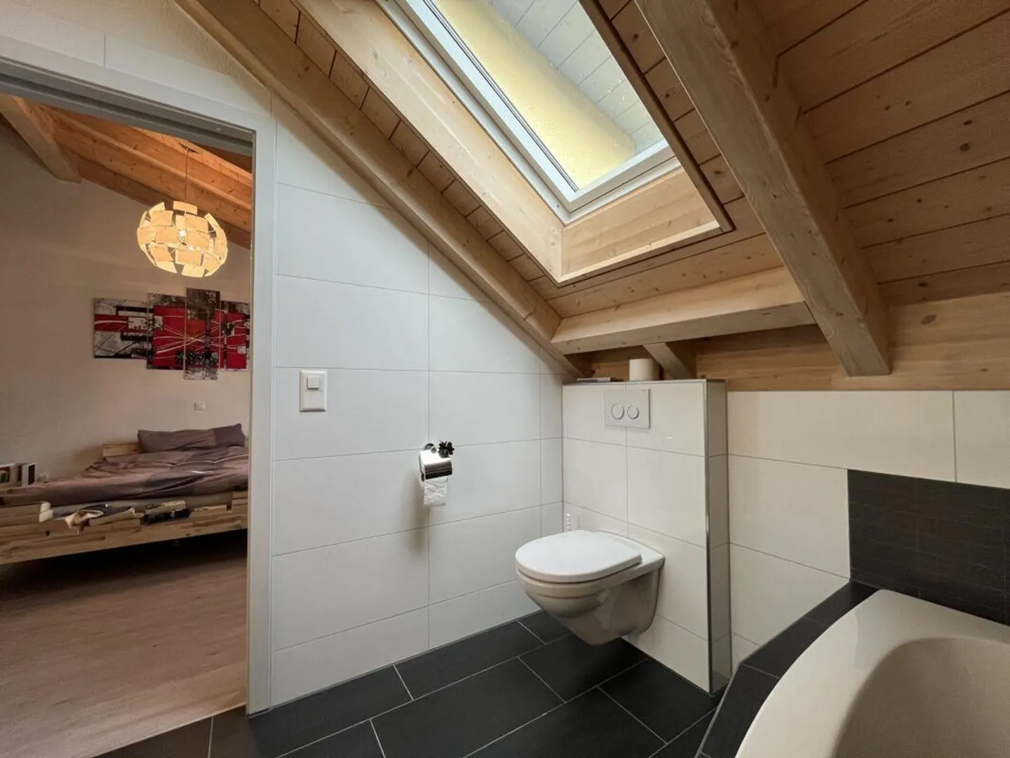 Appartement en attique spacieux de 4,5 pièces avec galerie et chambre supplémentaire - Photo 8 sur 10