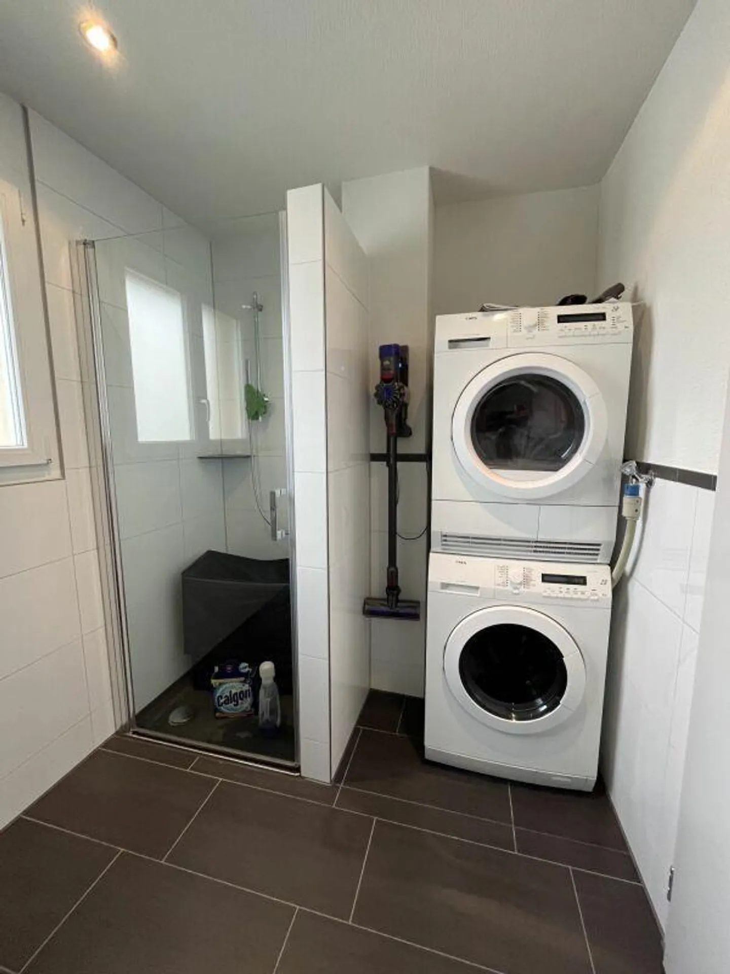 Appartement en attique spacieux de 4,5 pièces avec galerie et chambre supplémentaire - Photo 10 sur 10