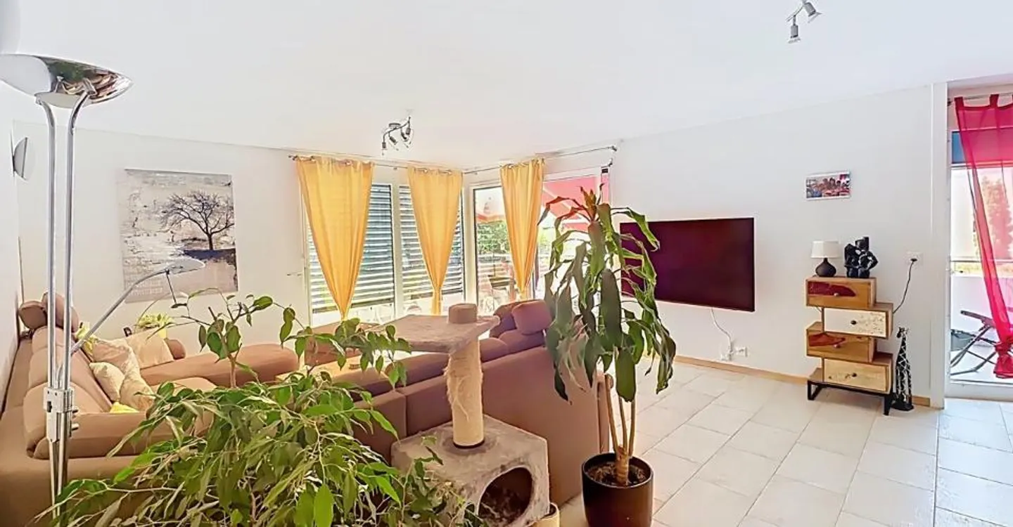 Bright 5.5 Room Apartment - Photo 1 of 13