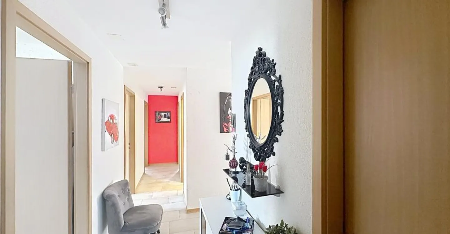 Bright 5.5 Room Apartment - Photo 5 of 13