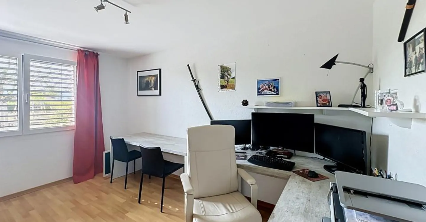 Bright 5.5 Room Apartment - Photo 11 of 13