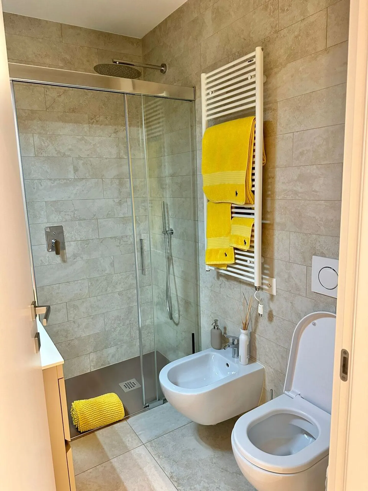 Nous louons un appartement de 3,5 pièces avec jardin privé et vue sur le lac - Photo 9 sur 9