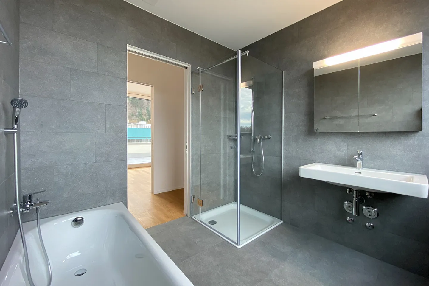 Schöne Attika im Medici Areal - Foto 7 von 11