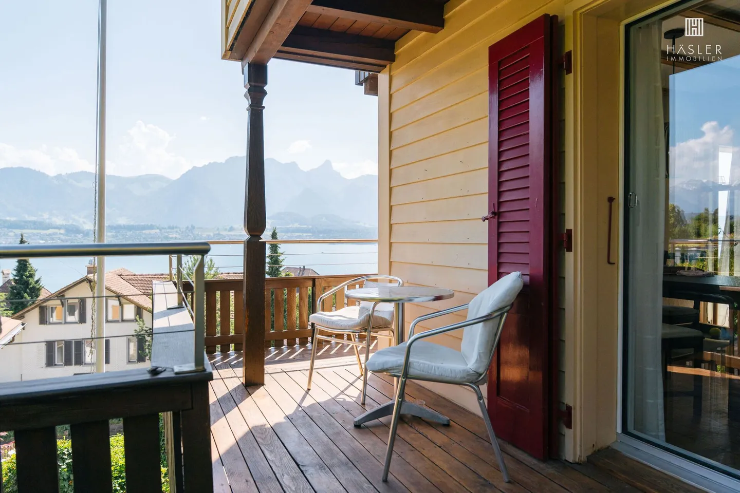Casa bifamiliare con vista fantastica e riserva di terreno edificabile - Foto 2 di 13