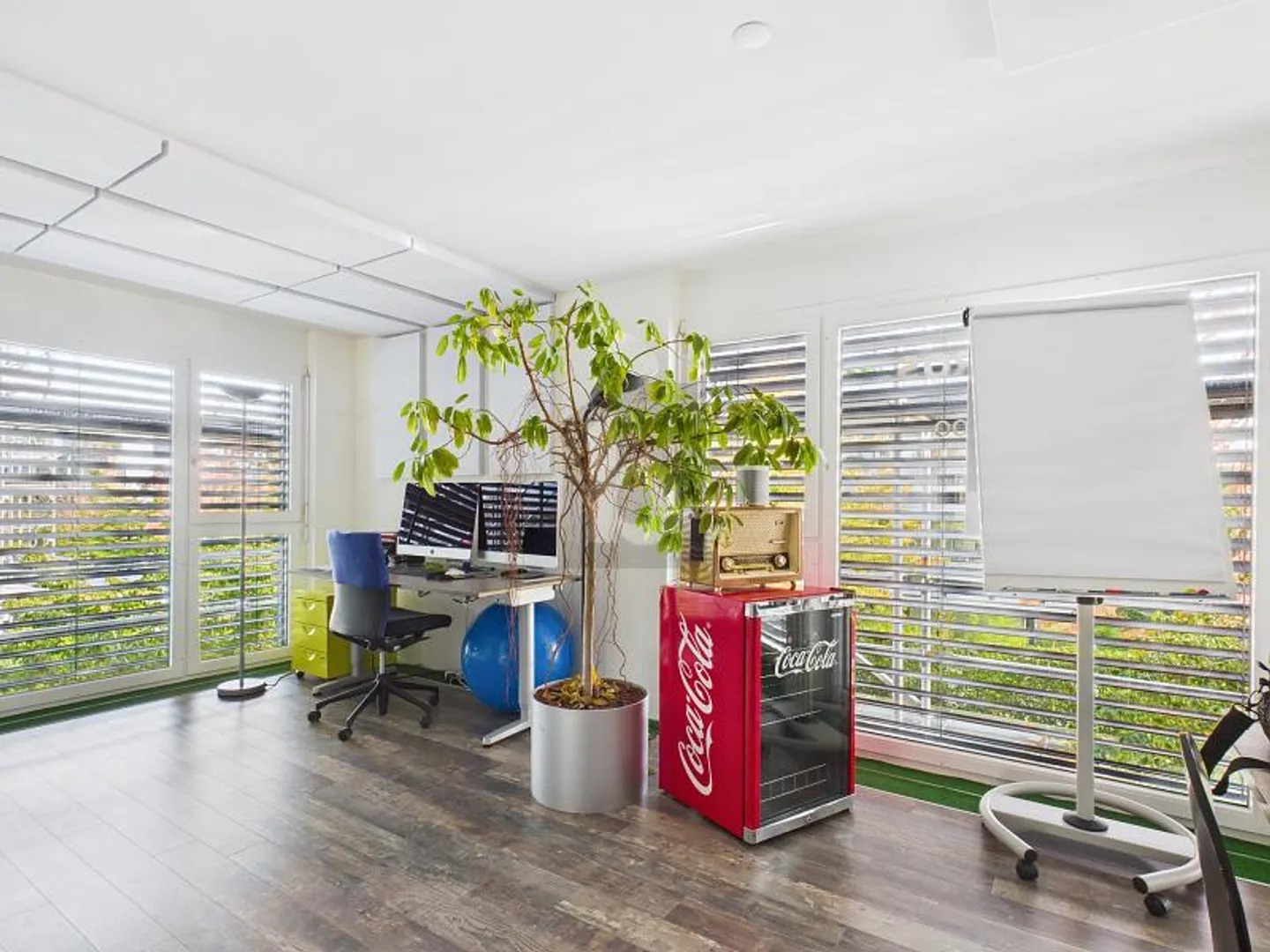 BRIGHT AND MODERN IN A CENTRAL LOCATION - Photo 1 of 6