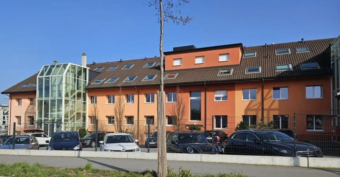 Duplex 3.5 pièces à CHF 1'370.--mois charges comprises - Foto 1 di 6