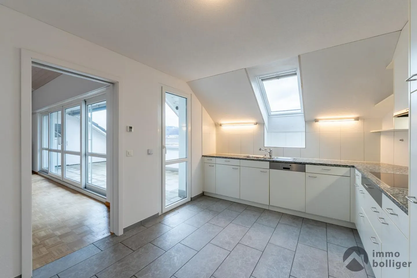Geräumiges Penthouse mit Terrasse - Foto 3 von 12