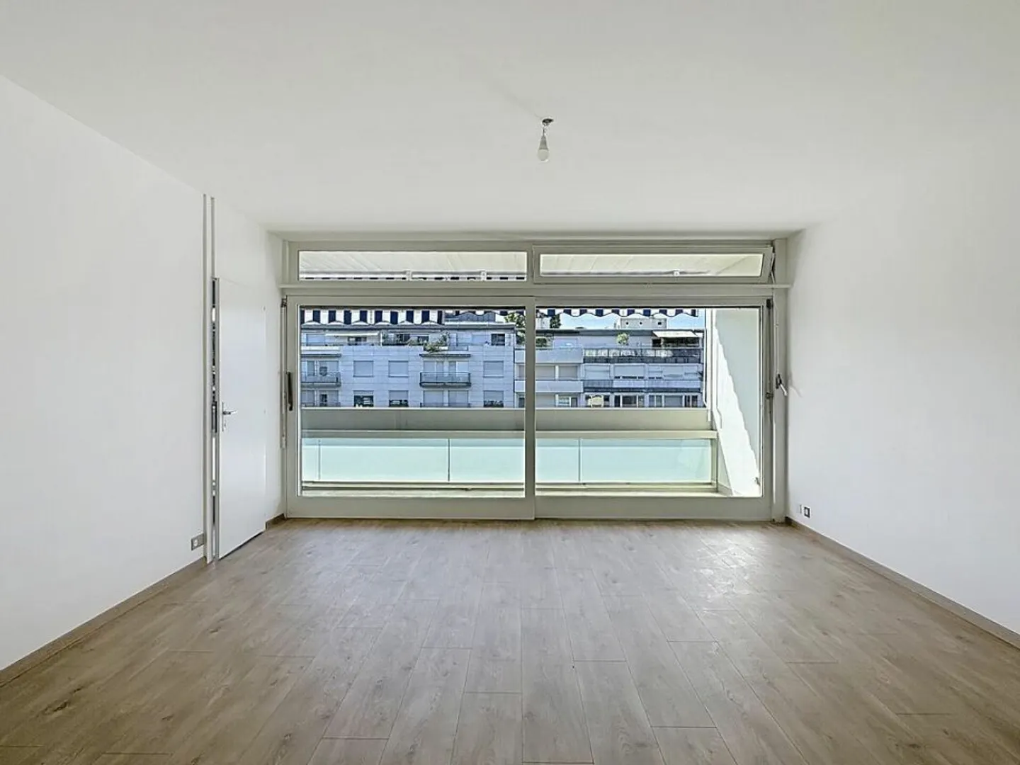 Studio rénové avec piscines sur le toit - Photo 1 sur 5
