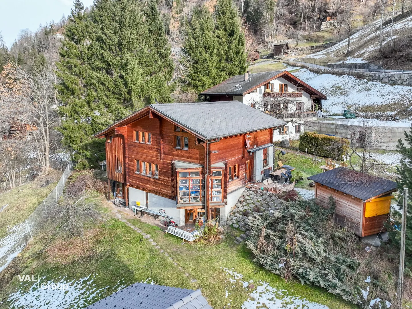 Charming 5.5-Room Single-Family House - Stylishly Renovated, Spacious and Versatile - Photo 1 of 17