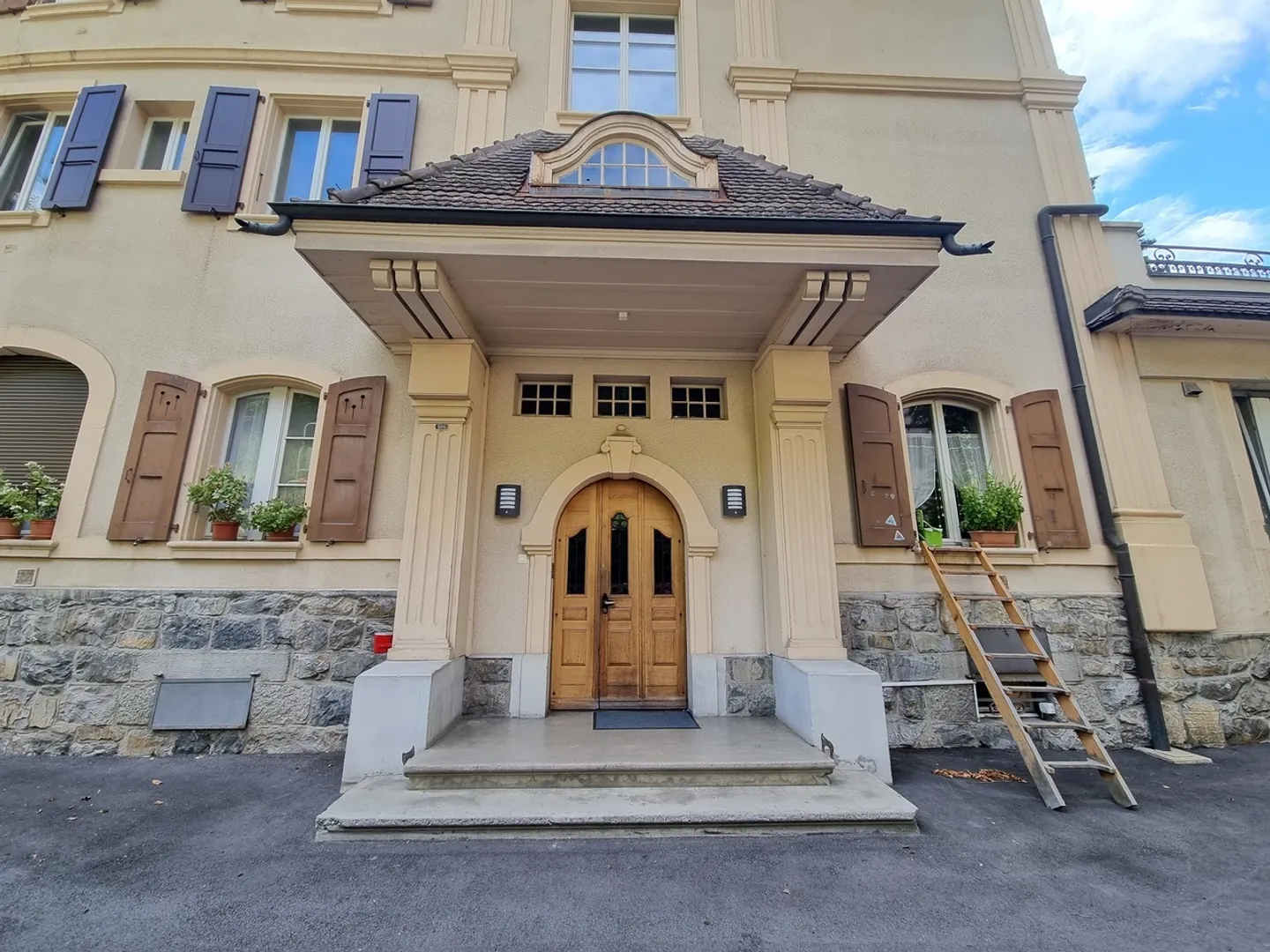 Charming 2.5-room apartment - Available from 01.03.2026 - Photo 2 of 11