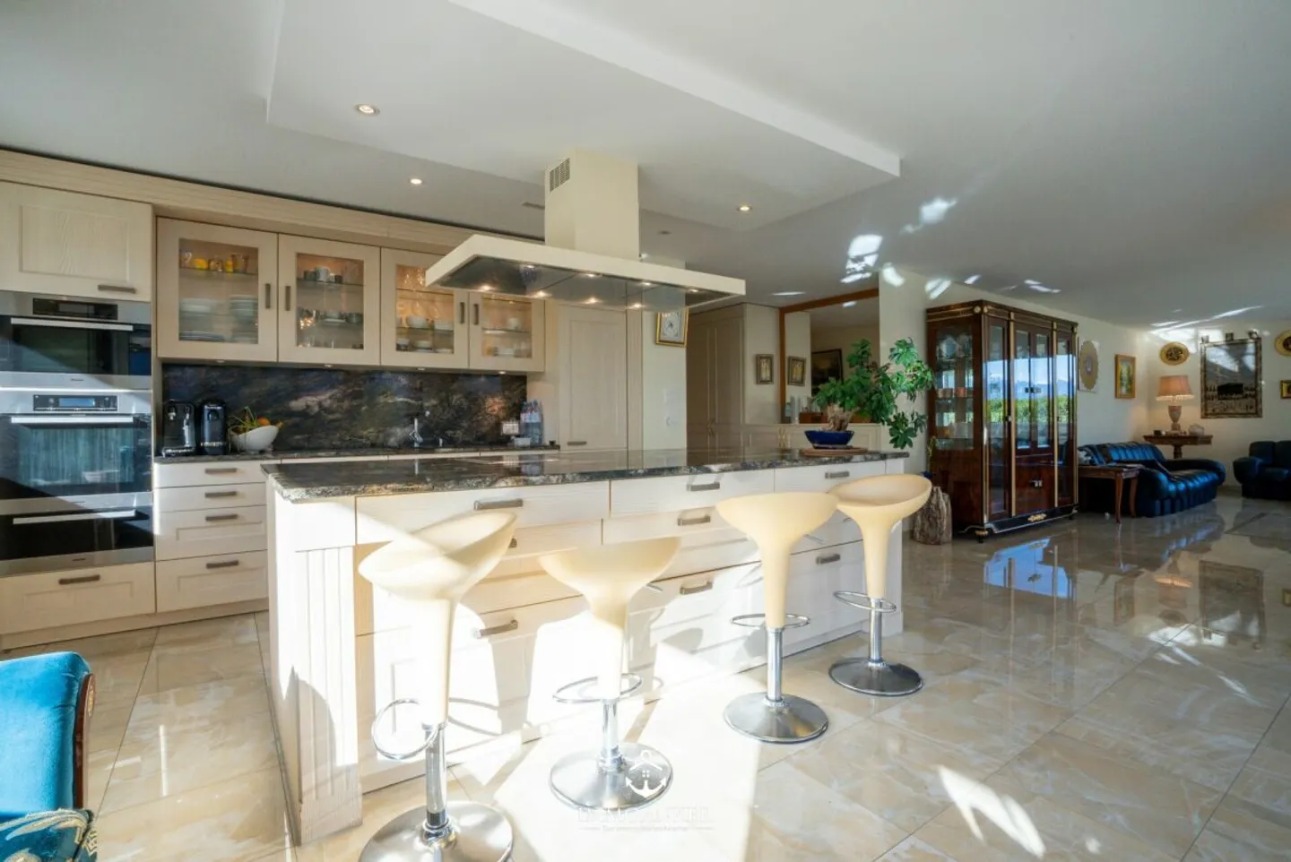 Appartamento in vendita - Foto 2 di 13