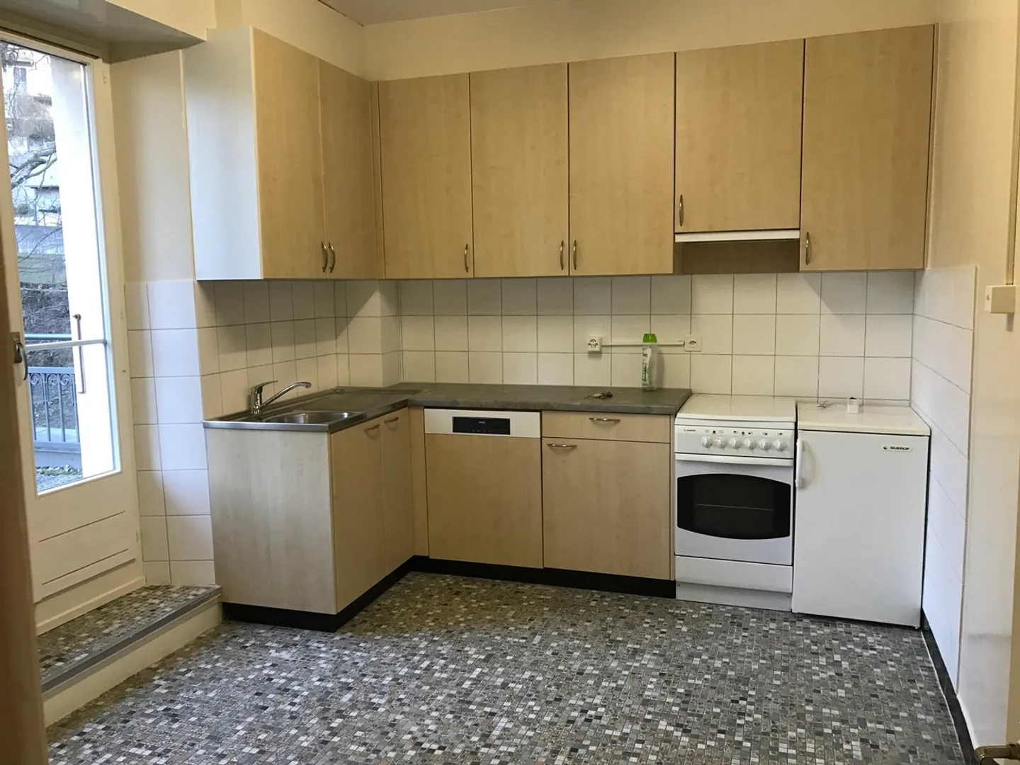 Charming 2.5-room apartment - Available from 01.03.2026 - Photo 3 of 11