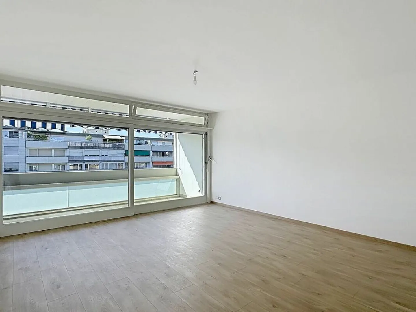 Studio rénové avec piscines sur le toit - Photo 2 sur 5