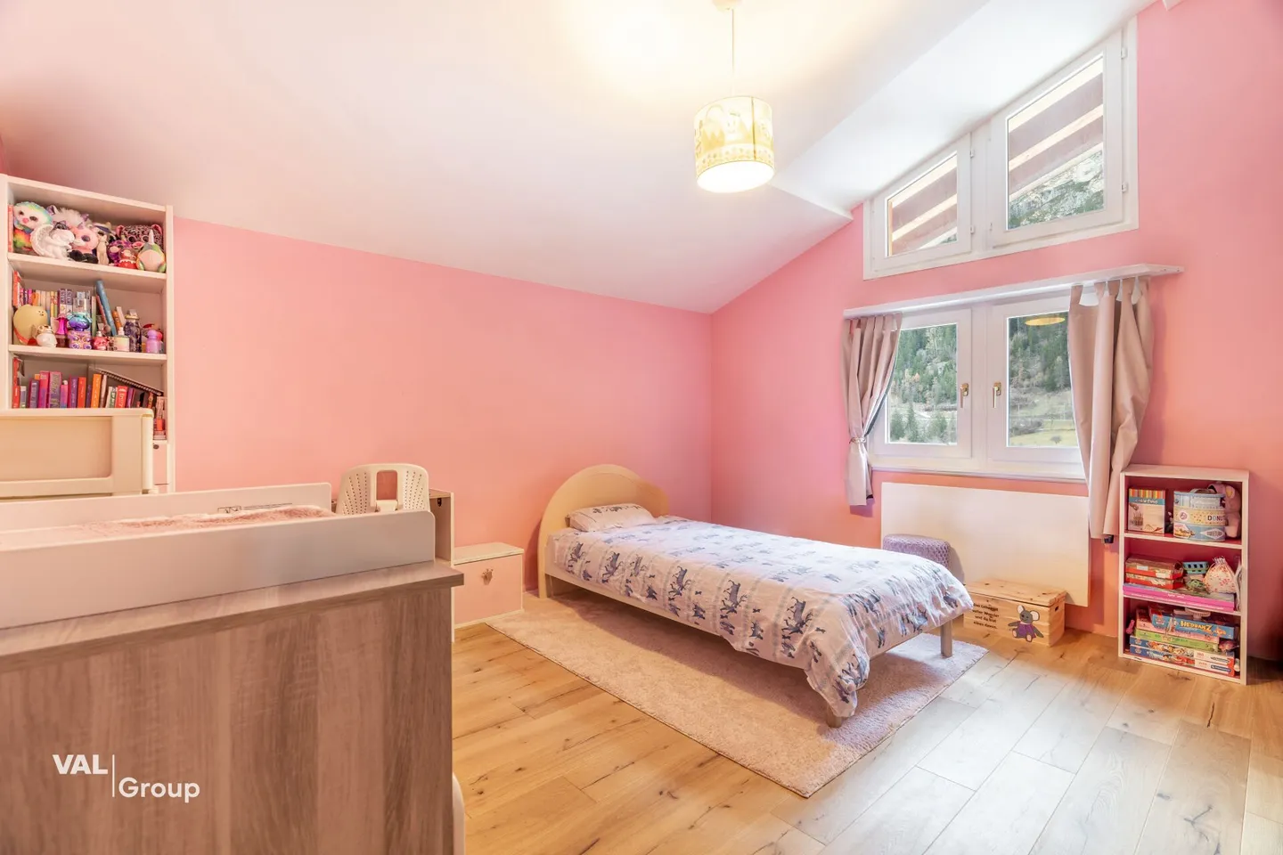 Charming 5.5-Room Single-Family House - Stylishly Renovated, Spacious and Versatile - Photo 8 of 17